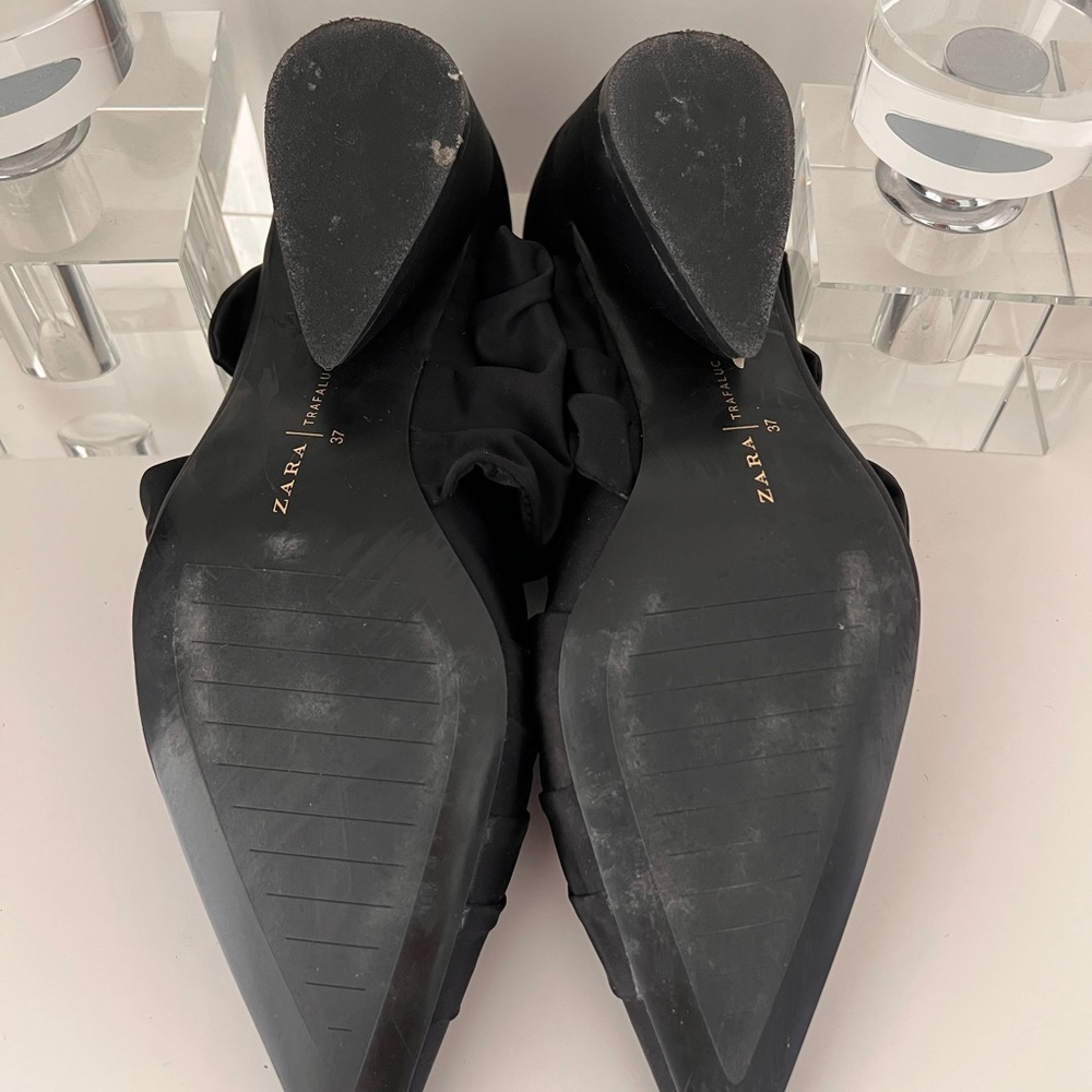 Gently worn twice, woman’s ankle fitted boots. - Picture 2 of 5